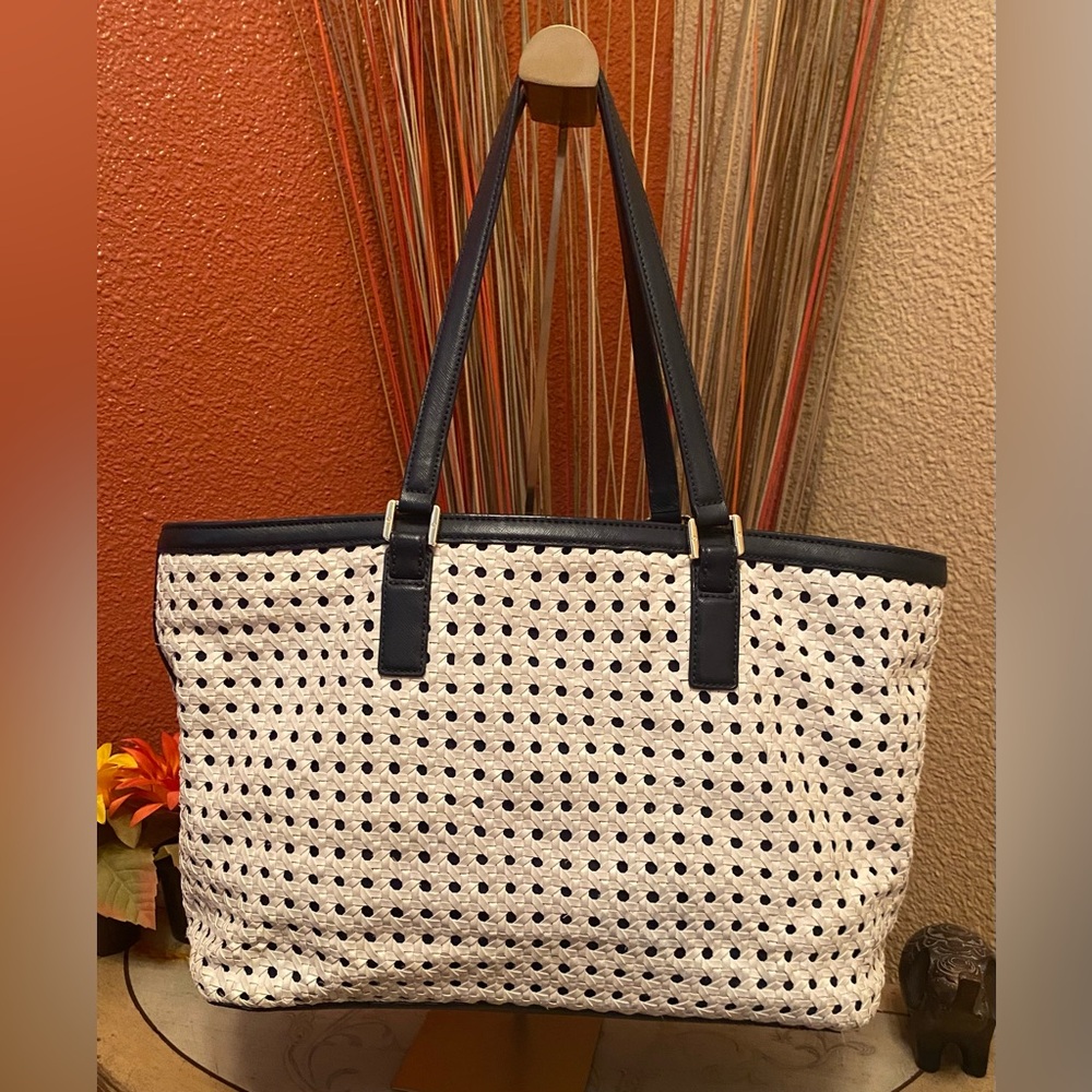 Tory Burch - EUC -Robinson Basket Weave Tote in Navy & Ivory Amazing Condition! - Picture 4 of 14